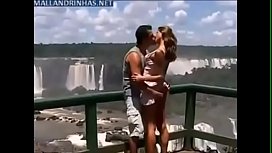 Sexvideo an öffentlichem Platz in Wasserfällen